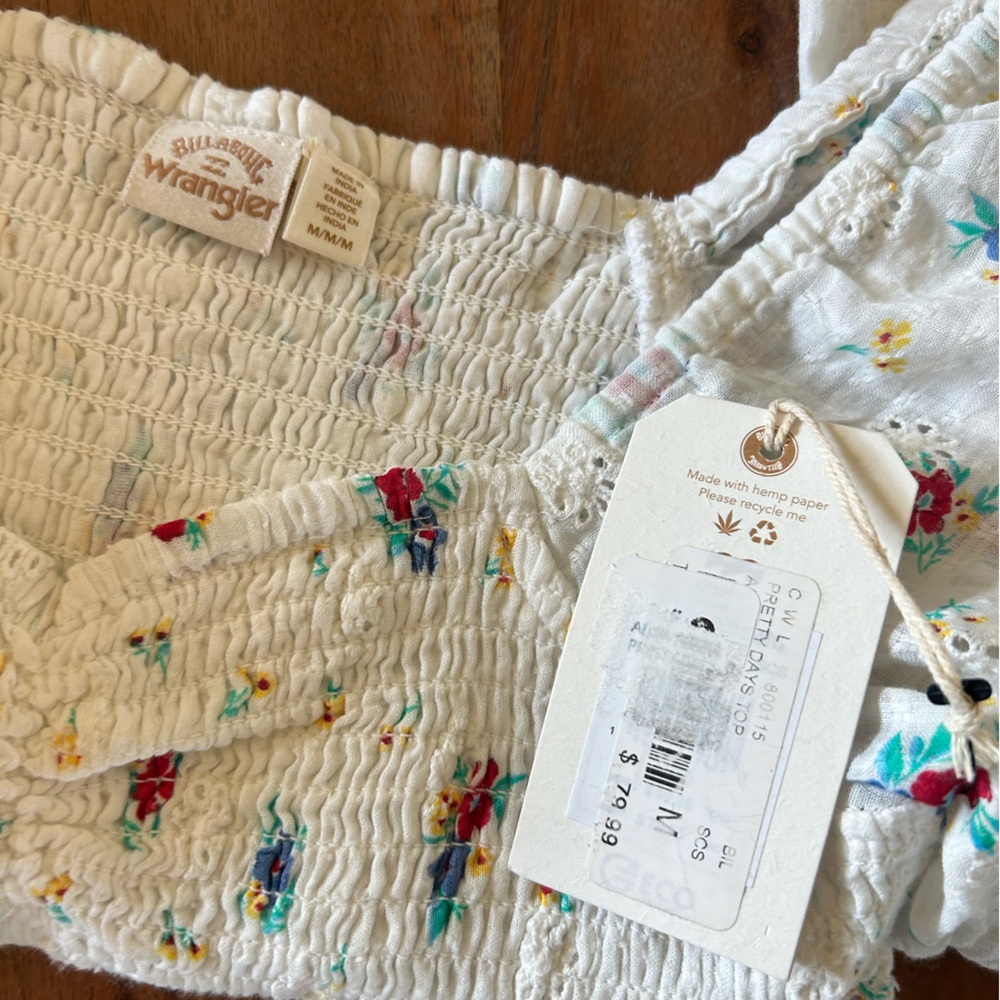 Billabong x Wrangler White Floral Balloon Sleeve Crop Top Size M $80 Smocked NEW - Picture 3 of 12
